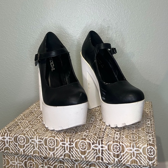 Soda Shoes Soda Black And White Mary Jane Platform Heel Size 65